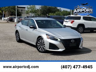 Used 2024 Nissan Altima 2.5 SV image 1