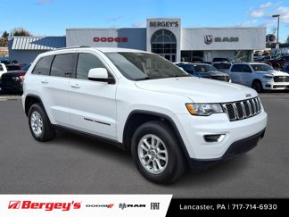 Used 2020 Jeep Grand Cherokee Laredo image 1