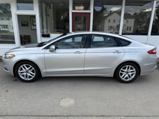 Used 2016 Ford Fusion SE image 1