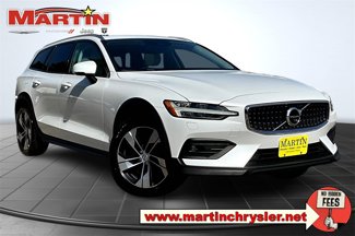 Used 2020 Volvo V60 T5 Cross Country image 1