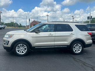 Used 2017 Ford Explorer XLT image 1