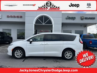 Used 2023 Chrysler Pacifica Touring-L image 1