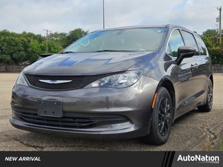 Used 2020 Chrysler Voyager L image 1