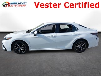 Used 2023 Toyota Camry SE image 1