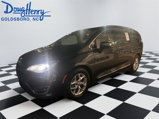 Used 2020 Chrysler Pacifica Limited image 1
