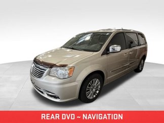 Used 2013 Chrysler Town & Country Touring-L image 1
