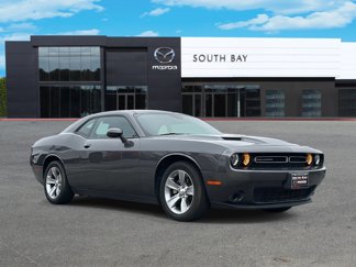 Used 2022 Dodge Challenger SXT image 1