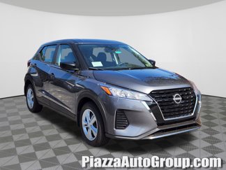 New 2025 Nissan Kicks Play S image 1