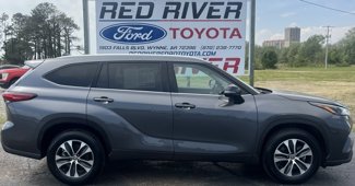 Used 2022 Toyota Highlander XLE image 1