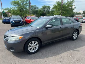 Used 2011 Toyota Camry LE image 1