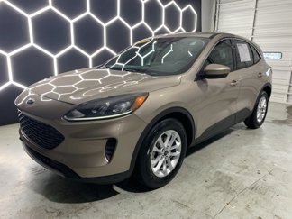 Used 2020 Ford Escape SE image 1