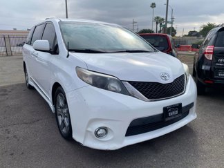 Used 2014 Toyota Sienna SE image 1
