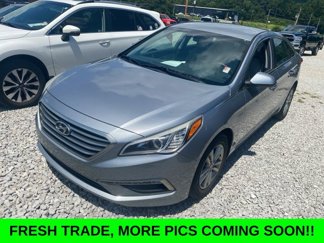 Used 2015 Hyundai Sonata SE image 1