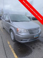 Used 2014 Chrysler Town & Country Touring image 1