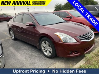 Used 2010 Nissan Altima 3.5 SR w/ Premium Pkg image 1