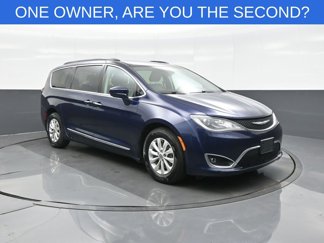 Used 2017 Chrysler Pacifica Touring-L image 1