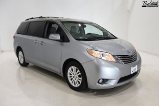 Used 2015 Toyota Sienna XLE image 1