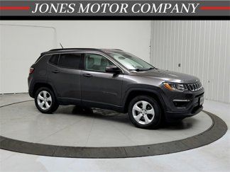Used 2017 Jeep Compass Latitude image 1