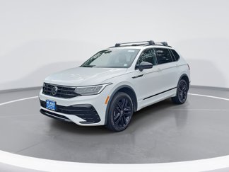 Used 2022 Volkswagen Tiguan SE R-Line image 1
