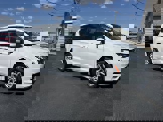 Used 2022 Chrysler Voyager LX image 1