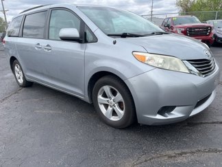Used 2012 Toyota Sienna LE image 1