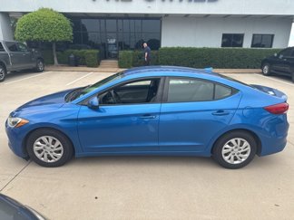 Used 2017 Hyundai Elantra SE image 1