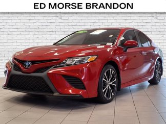 Used 2020 Toyota Camry SE image 1