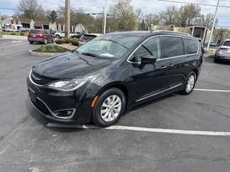 Used 2019 Chrysler Pacifica Touring-L image 1