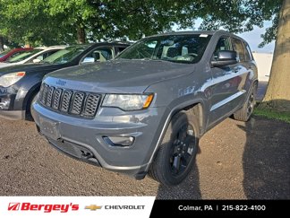 Used 2018 Jeep Grand Cherokee Laredo image 1