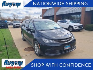Used 2017 Chrysler Pacifica Touring w/ Tire & Wheel Group image 1
