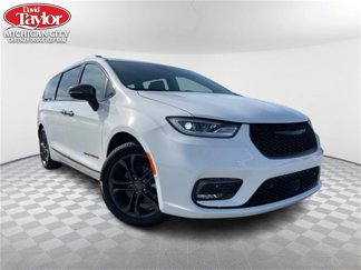 New 2024 Chrysler Pacifica Touring-L w/ Road Tripper Package image 1