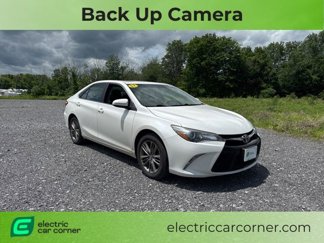 Used 2017 Toyota Camry LE image 1