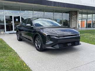 New 2025 Kia K4 LXS image 1