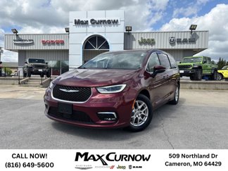 Used 2023 Chrysler Pacifica Touring-L image 1