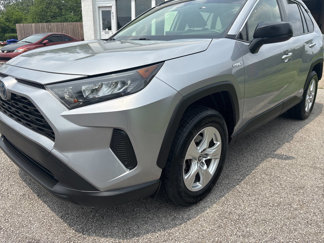 Used 2019 Toyota RAV4 LE image 1