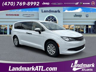 Used 2021 Chrysler Voyager L image 1