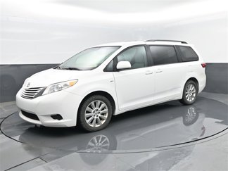 Used 2016 Toyota Sienna LE image 1