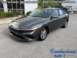 Used 2025 Hyundai Elantra SE image 1