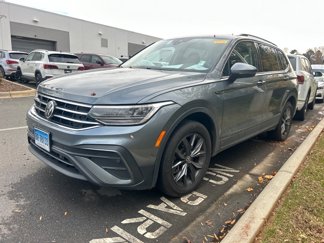 Used 2022 Volkswagen Tiguan SE image 1