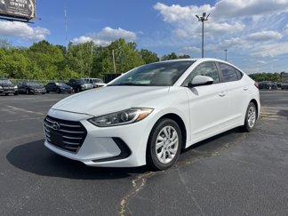 Used 2017 Hyundai Elantra SE image 1