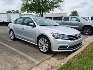 Used 2019 Volkswagen Passat 2.0T Wolfsburg image 1