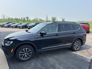 Used 2020 Volkswagen Tiguan SE w/ Panoramic Sunroof Package image 1