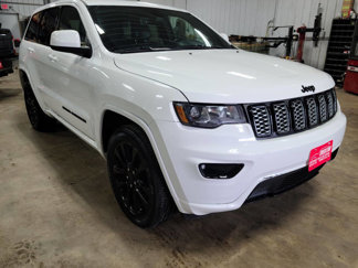 Used 2019 Jeep Grand Cherokee Altitude image 1