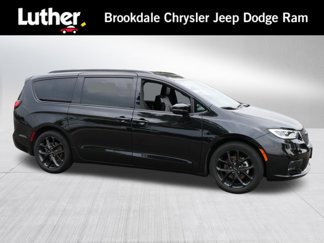 Certified 2024 Chrysler Pacifica Limited w/ S Appearance Package image 1