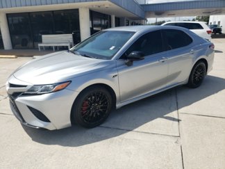 Used 2018 Toyota Camry SE image 1