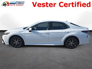 Used 2021 Toyota Camry SE image 1