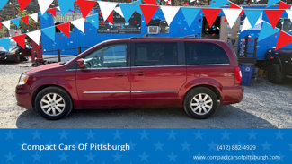 Used 2016 Chrysler Town & Country Touring image 1