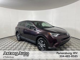 Used 2018 Toyota RAV4 LE image 1