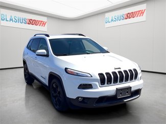 Used 2016 Jeep Cherokee Latitude w/ Cold Weather Group image 1