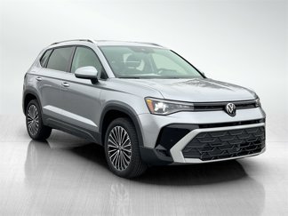 New 2025 Volkswagen Taos SE image 1